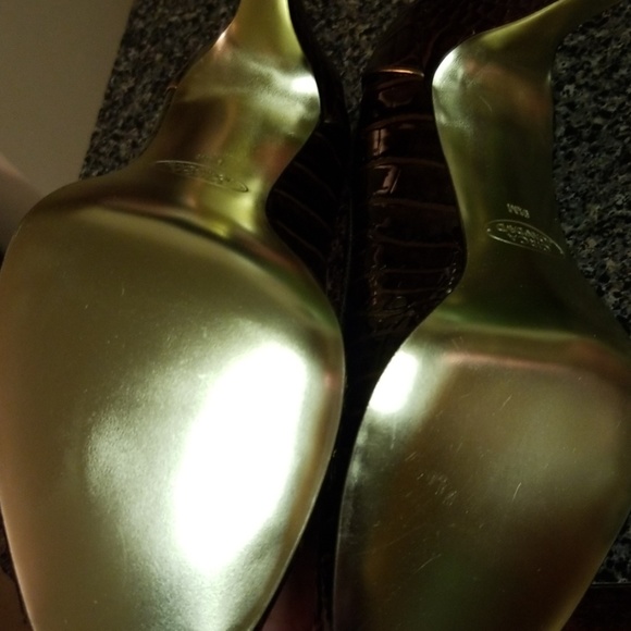 Heels - Picture 2 of 2